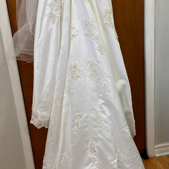 Wedding Dress - MoriLee - size10 - Picture 4 of 5